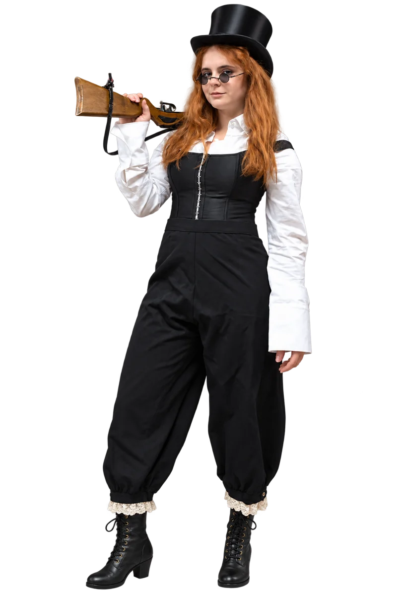 Costume de chasseuse de vampires : chapeau haut-de-forme, corset noir, chemise blanche et bottines